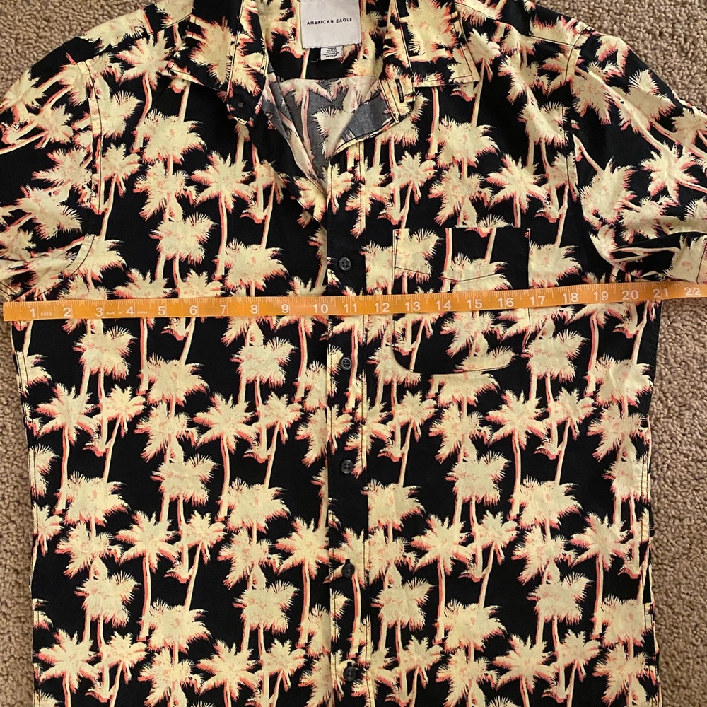 American Eagle button down shirt black with yellow palm trees size small.
